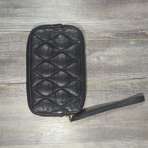 Vera Bradley Quilted Sophie Wristlet Genuine Leather Black W/ Floral Lining - Picture 9 of 12